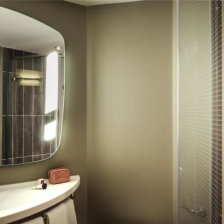 Ibis Saint Quentin En Yvelines - Vélodrome Hotel