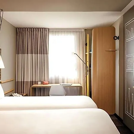 Ibis Saint Quentin En Yvelines - Velodrome Hotel 3*