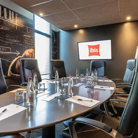 Ibis Saint Quentin En Yvelines - Velodrome Montigny-le-Bretonneux