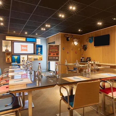 Ibis Saint Quentin En Yvelines - Velodrome Hotel 3*
