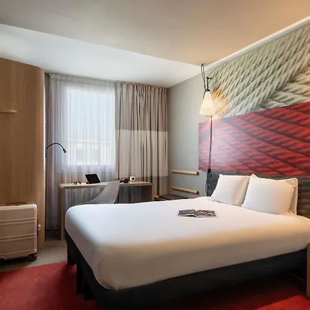 Ibis Saint Quentin En Yvelines - Velodrome Montigny-le-Bretonneux