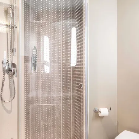 Ibis Saint Quentin En Yvelines - Velodrome Hotel 3*