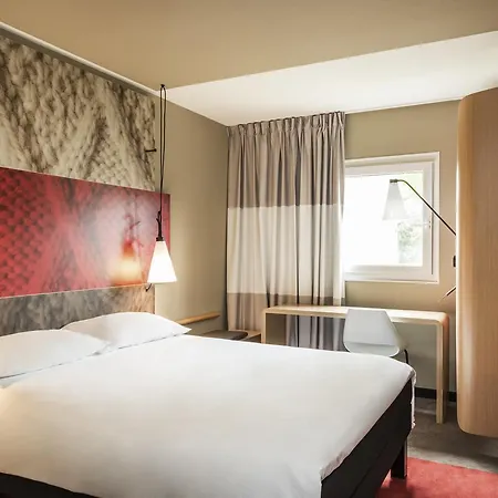Ibis Saint Quentin En Yvelines - Velodrome