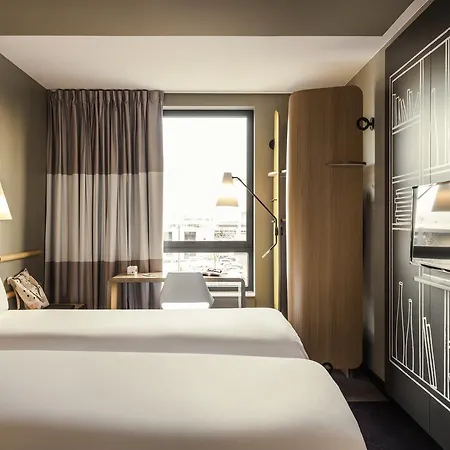 Ibis Saint Quentin En Yvelines - Velodrome Hotel